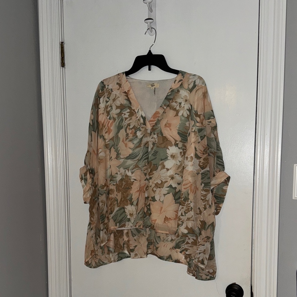 Entro- Floral V-Neck Blouse- size large